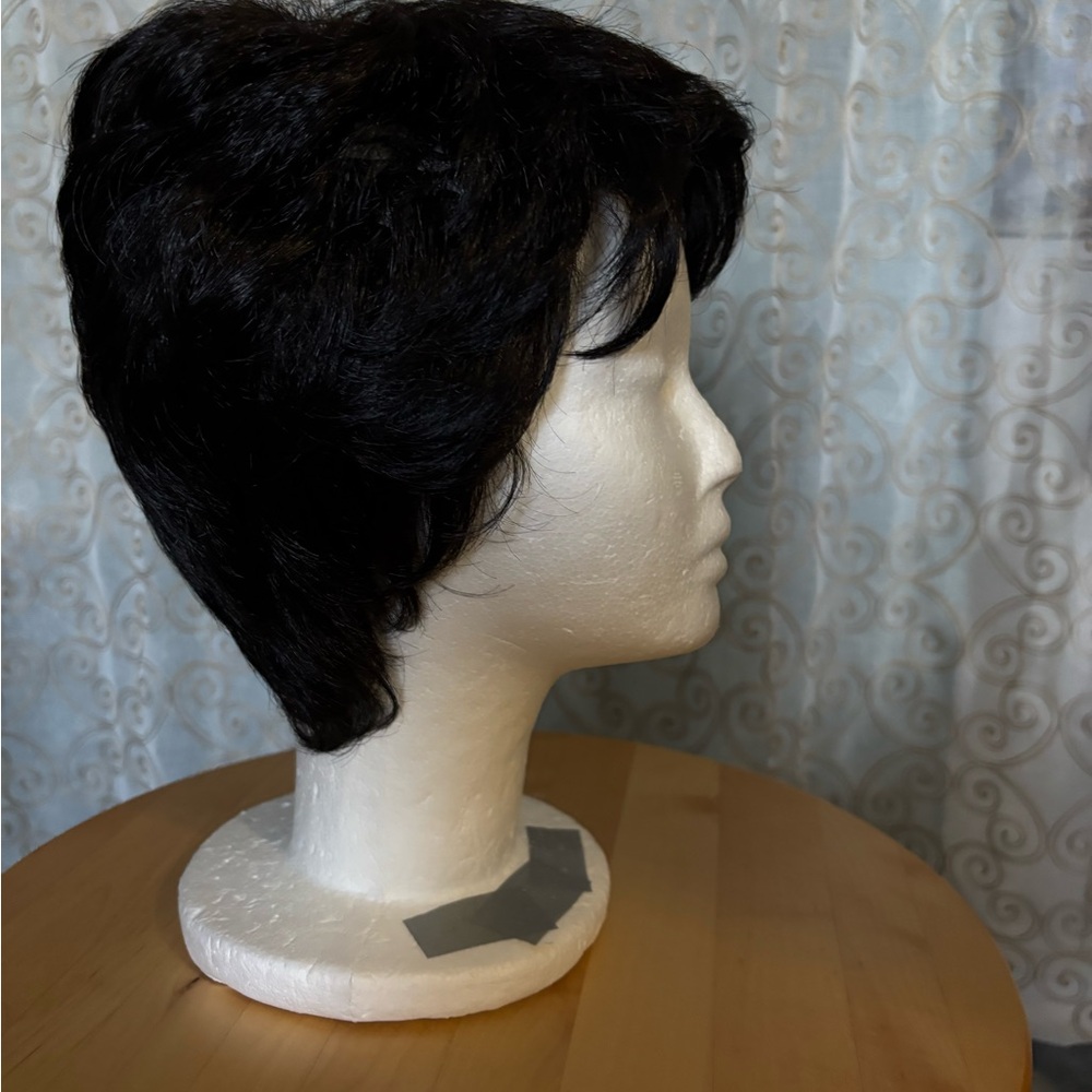 Chic Vivica Fox hair collection, Amy-V in color 1B- black
